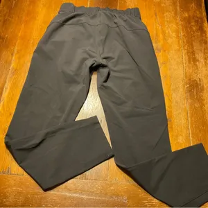 Lululemon Women's Size 2 On the Fly Pant Black thumbnail 7