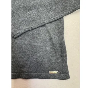 T Tahari Womens Mock Neck Sweater Top Size S Dark Grey Soft Knit Metallic Logo thumbnail 6