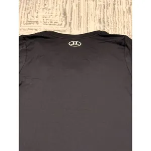 Under Armour women's medium black V-neck t-shirt thumbnail 4