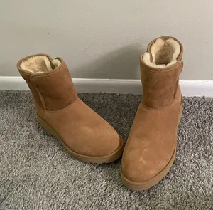 UGG thumbnail 1