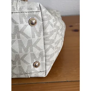 Michael Kors - Jet Set Signature - Vanilla Tote Bag thumbnail 11