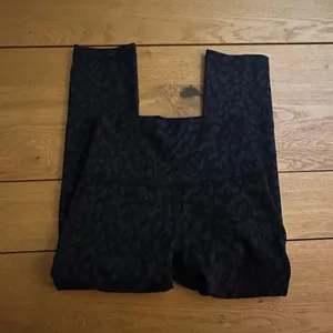 Lululemon align animal print pants 25” size 4 thumbnail 2