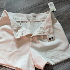 A New Day Women’s Shorts Size 8 White/ Ivory Stretch High Rise Dress Shorts NWT thumbnail 4