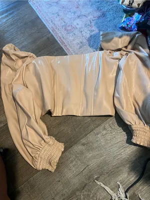 Alice + Olivia Faux Leather Puff-Sleeve Crop Top in Beige thumbnail 5