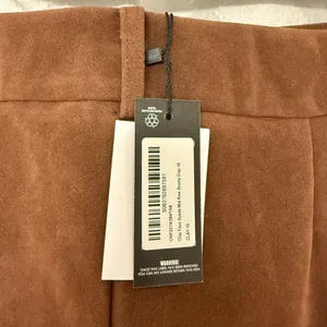 NWT Pretty Little Thing Clay Faux Suede Mid Rise Shorts thumbnail 8