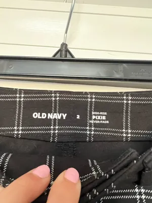 Women’s Black Pixie Pants Old Navy High Rise thumbnail 2