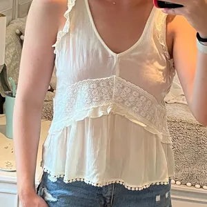 White tank top blouse Size M thumbnail 1