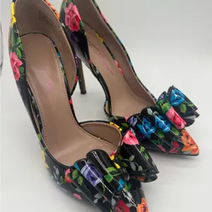 Betsey Johnson Vibrant Floral Rose Bow Multicolor 4" High Heels Shoes Size 7 M thumbnail 1