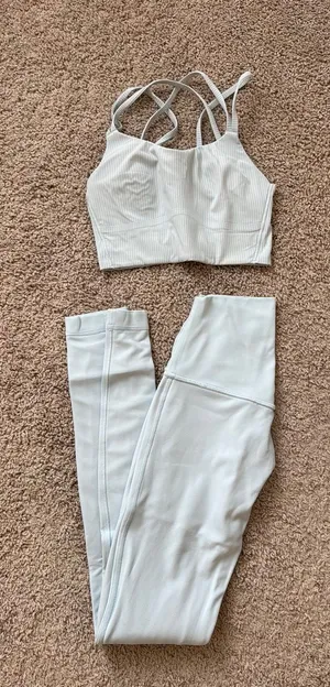 Lululemon set thumbnail 1