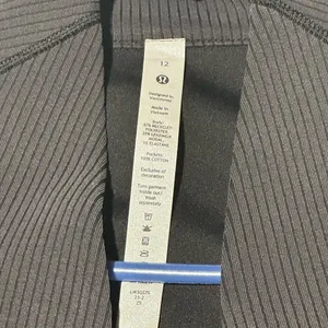 Lululemon NWT Ribbed Softstreme Belted  Wrap size 12 thumbnail 3