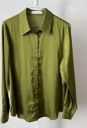 Petal and Pup sz‎ XS Olive Green Satin Button Blouse Shirt Preppy Minimalist thumbnail 1