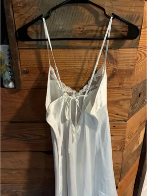 Victoria’s Secret white slip thumbnail 4