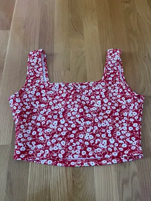 Red Floral Crop Top Size M thumbnail 3