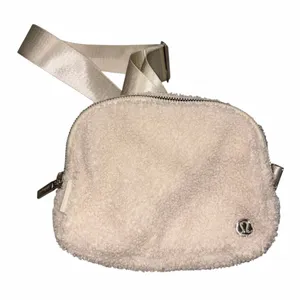 Lululemon Strawberry Ivory Plush Sherpa Fleece 1L Everywhere Belt Bag Fanny Pack Waist Pack Bag thumbnail 1