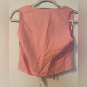 Abercrombie and Fitch Cropped Tie-Front Linen-Blend Top thumbnail 2