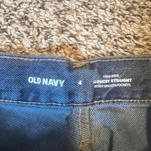 Old Navy High Rise Slouchy Straight‎ Jeans Women Size 4 Distressed Blue thumbnail 2