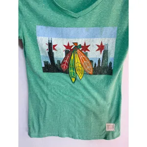 Retro Brand Chicago Blackhawks NHL Skyline V-Neck T-Shirt Women's Medium Green thumbnail 8