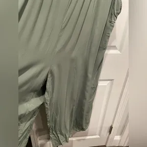 NWT Gap Size XXL Sage Green Adjustable Strap CroppedWide Leg Flowy Romper thumbnail 8