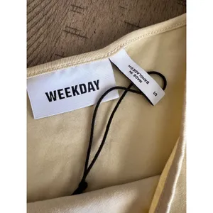 Weekday Cindy One-Shoulder Tank‎ Top – Light Beige/Cream – Size S thumbnail 2