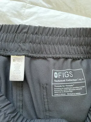 FIGS Women's Black Zamora™ High Waisted - Petite Jogger Scrub Pants thumbnail 4
