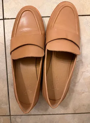 Crown Vintage Women's Tan Slip-On Penny Loafers thumbnail 1