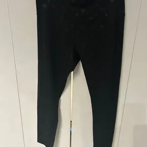 Sleek Black Leggings with Full-Length Fit thumbnail 2