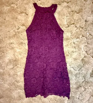 Lulus Burgundy Floral Lace Bodycon Midi Dress Size Small High Neck thumbnail 2