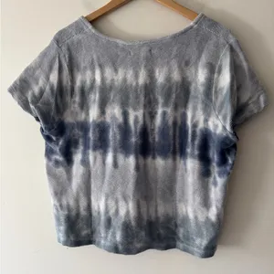 Madewell Ottoman Jacquard V-Neck Setlist Boxy Top in Blue Tie-Dye‎ thumbnail 3