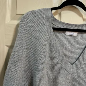 Women’s Old Navy long sleeve v-neck sweater light gray size 3X thumbnail 2