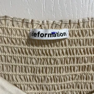 💖 NWT Reformation 100% Silk Roe Puff Sleeve Shirred Blouse in Champagne Gold thumbnail 5