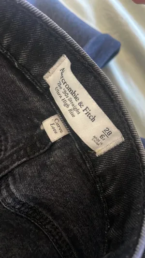 Abercrombie 90s Straight Ultra High Rise thumbnail 2