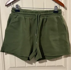 Forever 21 Green Fleece Drawstring Sweat Shorts NWOT thumbnail 1