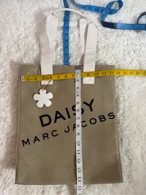 Marc Jacobs Daisy Beige Canvas Tote with White Handles and Daisy Charm thumbnail 12