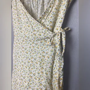 Hollister Romantic Summer Preppy Floral Wrap Mini Dress Milkmaid Y2K S thumbnail 3