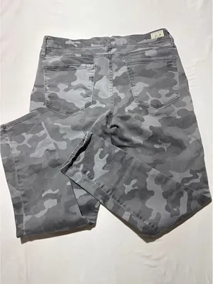 Gray Camouflage Pants with Front Pockets - Size 12 thumbnail 9