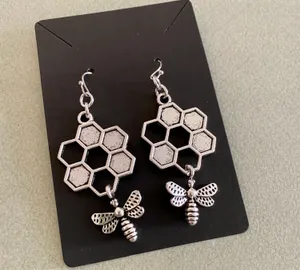 Handmade 🐝 antique silver tone bee dangle earrings NEW gift💚 thumbnail 1