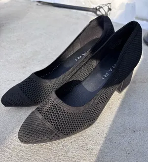 Tahari Black Heels thumbnail 1