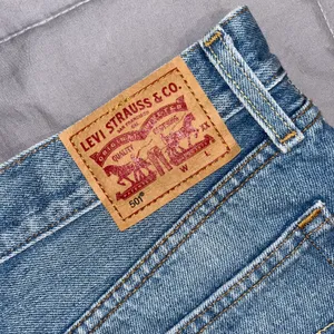 Levi's High-Waisted Denim Shorts thumbnail 7