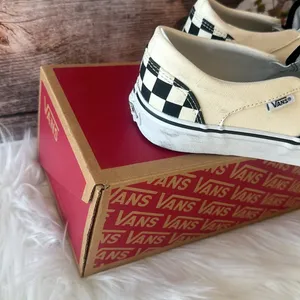 Vans Women’s Skateboarding Slippers Size 8.5 thumbnail 8