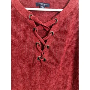 American Eagle‎ Lace Up V-Neck Waffle Knit Sweater Burgundy Red Jeggings Fit L thumbnail 2
