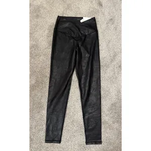NWT Offline by Aerie High Waisted Crossover Black Crackle Leggings, M thumbnail 4