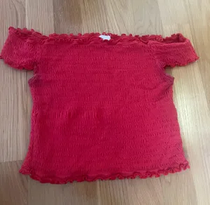 Garage Of The Shoulder Red Shirt thumbnail 1