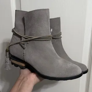 NWOB Sorel Farah Slate Gray Waterproof Suede Short Boots Ankle Minimalist Gorp‎ thumbnail 2