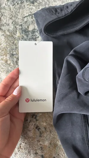 Lululemon  thumbnail 2