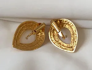 Lovely Vintage Clip On Earrings Gold Tone W Faux Pearl Cabochon thumbnail 5