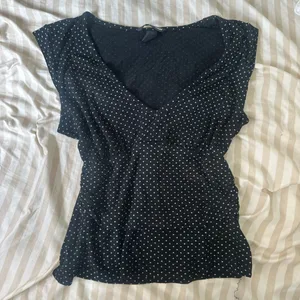 H&M polka dot top thumbnail 1