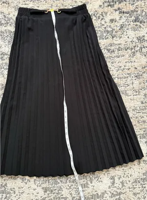 Elegant Black Pleated Skirt thumbnail 3