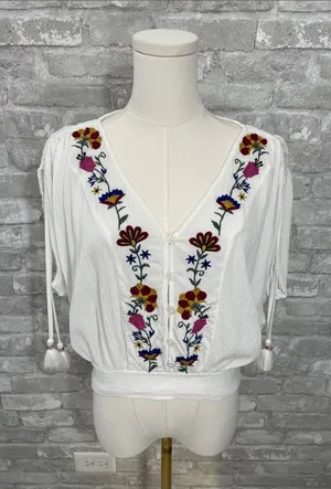 Band of Gypsies White Embroidered V-Neck Peasant Top thumbnail 1