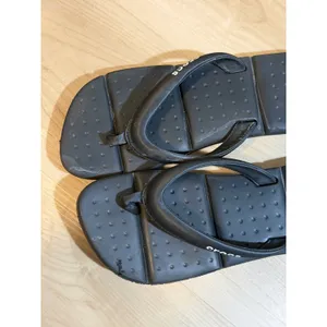 Crocs Flip Flop Sandals Black W10 Womens Padded Thong Beach Casual‎ thumbnail 4