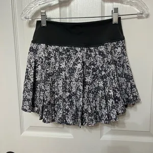 Aerie Offline Real‎ Me Gray Floral Skort S thumbnail 3
